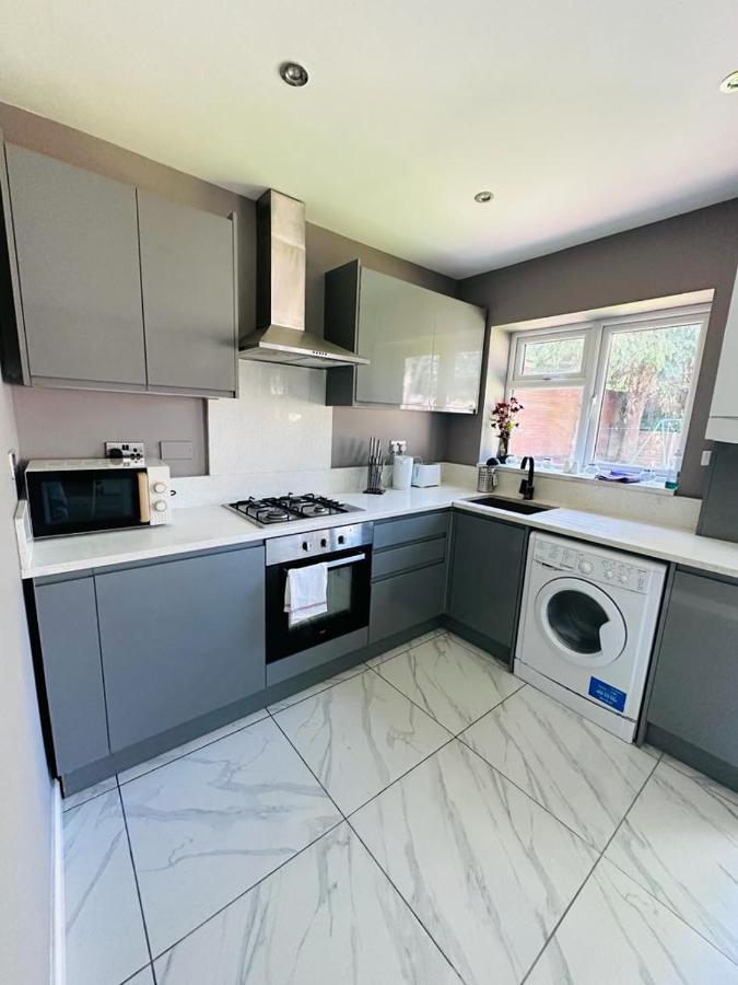 Burmese - 5 Bedroom House Earley Luaran gambar