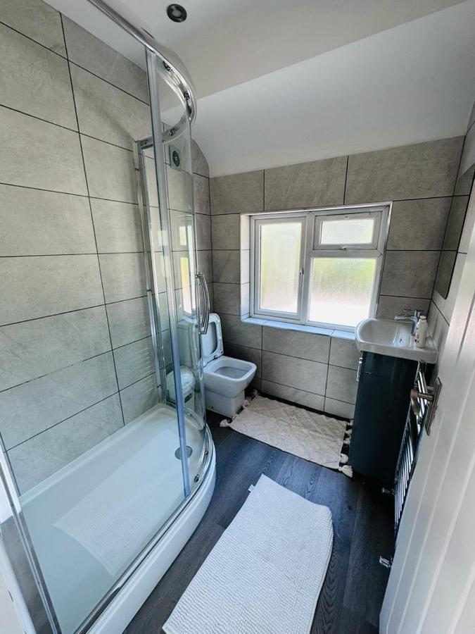 Burmese - 5 Bedroom House Earley Luaran gambar